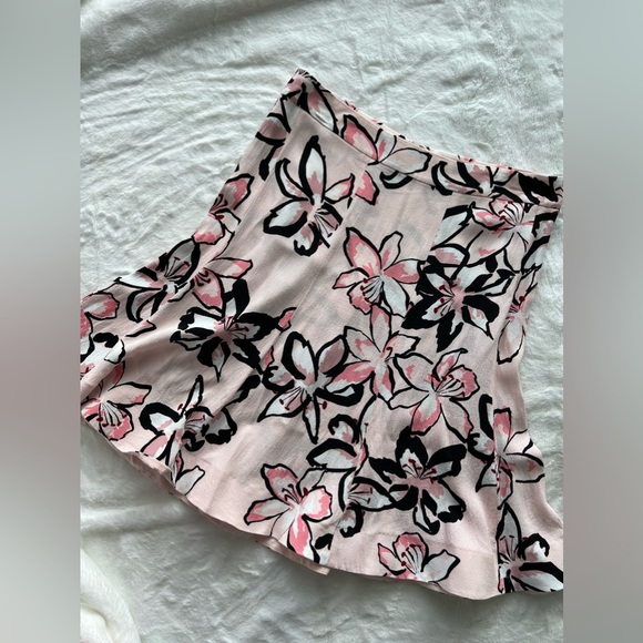 Kate Spade Pink and Black Floral Skirt with Ruffle/Flare Bottom Women’s Size 8 - Picture 2 of 10